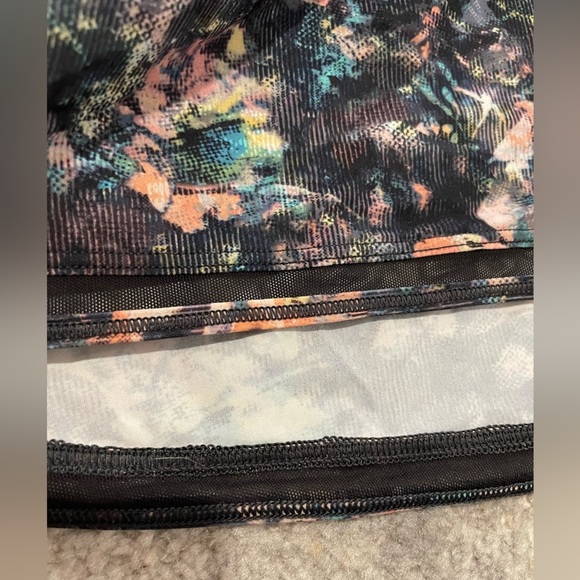 Lululemon Into the Sun Short Sleeve Dappled Daze Multi Floral Med/Lrge 8 Run EUC - Picture 8 of 10